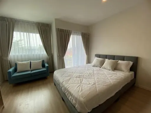 For rent, Lumpini Ville Chaengwattana 10, top floor, nice room, complete facilities. If interested, you need to reserve it.