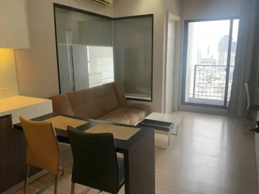 ขาย ให้เช่า Urbano Absolute Sathon-Taksin ห้องพร้อมอยู่ สิ่วอำนวยความสะดวกครบ ราคาดี มาจองเลย