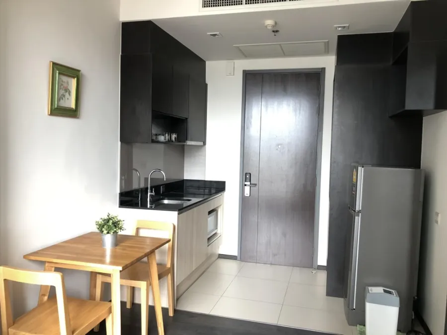 For rent, Edge Sukhumvit 23, 15th floor, great city view. Fully decorated with furniture set Hurry and reserve now before you miss out.