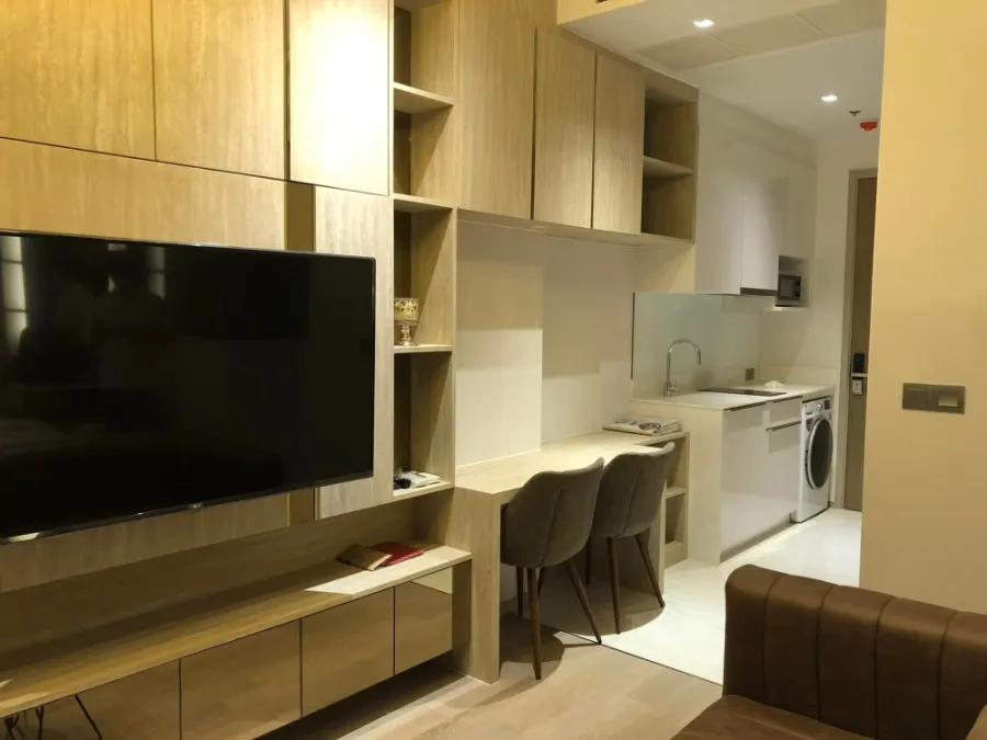 For rent ASHTON SILOM, elegant decorated room, looks expensive, with heavy built-ins You shouldn't miss it.