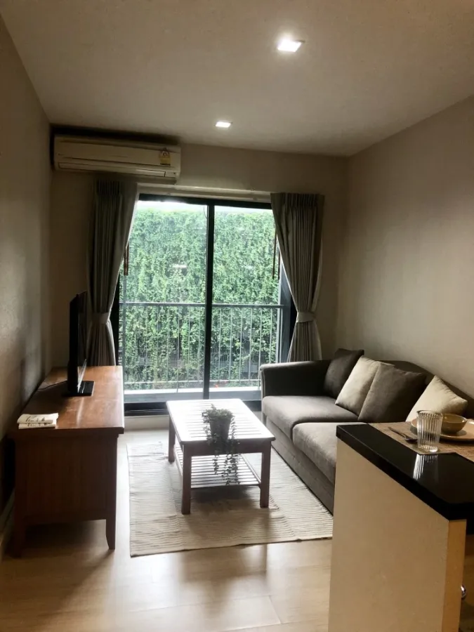 Rent The Seed Mingle Sathorn-Suanplu, spacious room There is a usable area, good price, if interested, hurry up to move and book now.