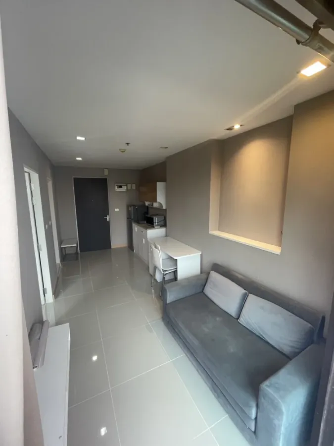For rent, Casa Condo Asoke-Din Daeng, in the heart of the city, fully furnished, ready to move in, reasonable price, don't miss it!!