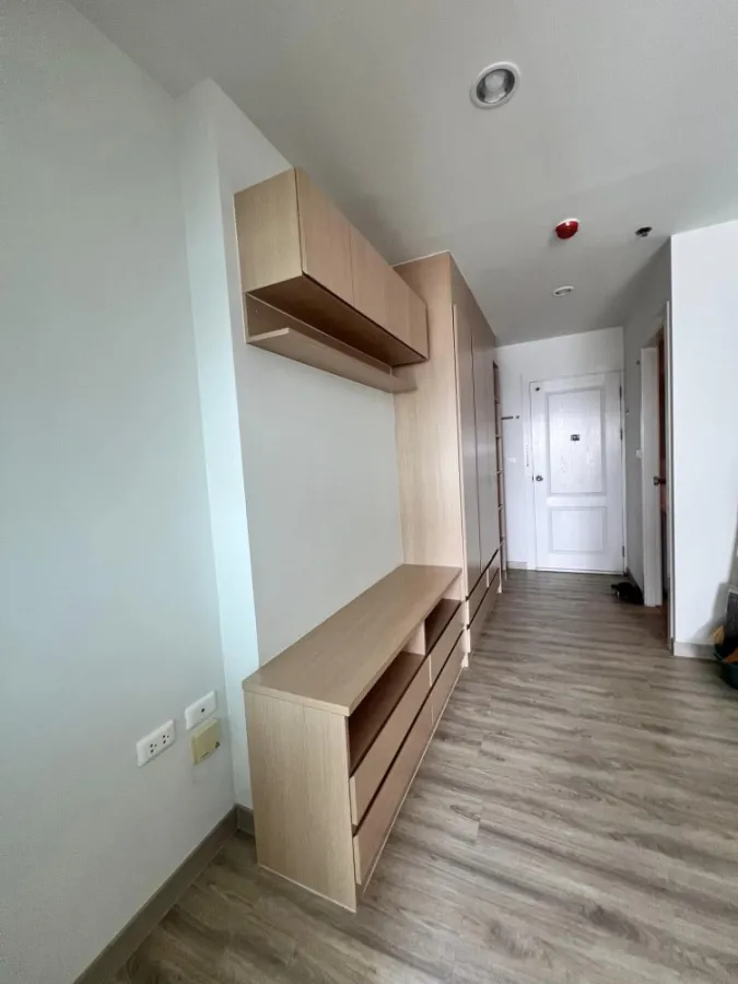 For sale: The Crystal Bliss Rattanathibet, separated rooms. Amazing furniture with a separate kitchen. This is so good. Book now.