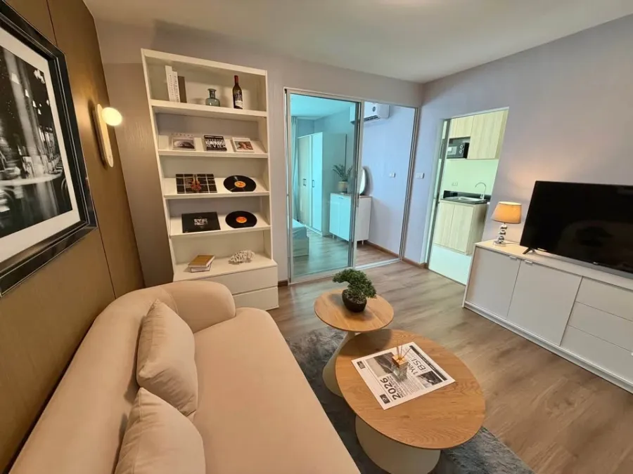 Smart Watcharapol Condo for sale, Building B, on the main road. Beautifully wallpapered throughout, modern minimalist style. Ready to move in,