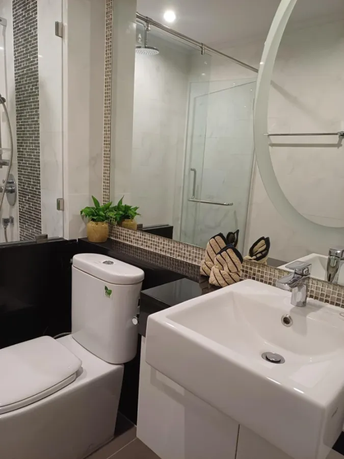 For rent: Supalai Oriental Sukhumvit 39. Spacious and comfortable room, fully furnished. Book now!