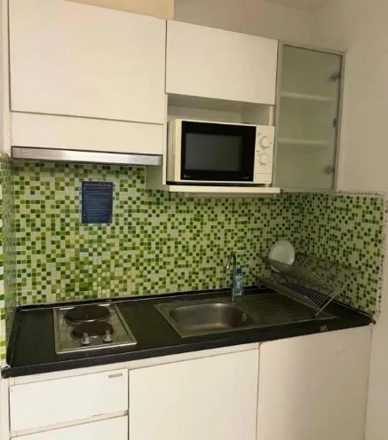 For rent: Thru Thonglor, 18th floor, corner unit, fully furnished, ready to move in. Book now! (Quickly!)