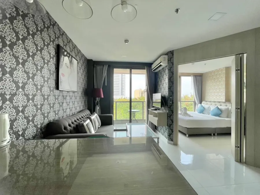 Selling a beautifully decorated condo at The Cloud Pattaya (South Pattaya). It's on the 3rd floor with partial sea view. Ready to move in!
