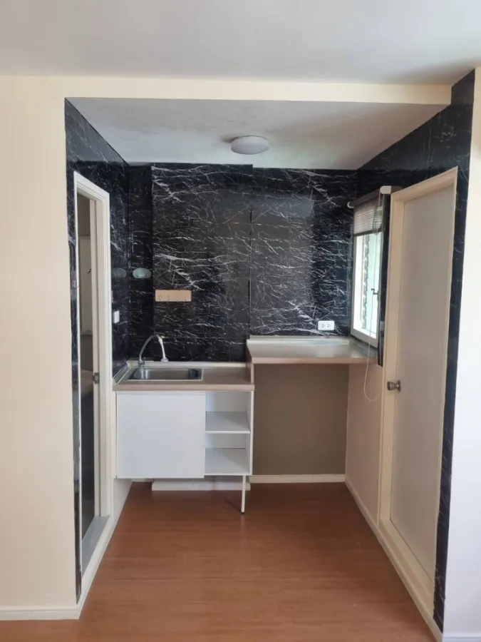 For rent, Lumpini Township Rangsit Klong 1, 5th floor, fully furnished room, ready to move in. Hurry up and book now. Don't miss it.