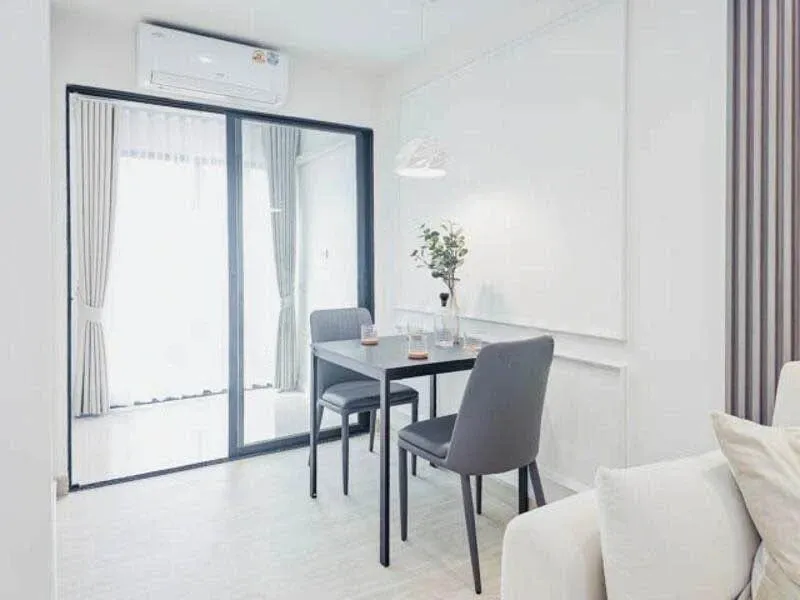Selling I CONDO Sukhumvit 105. Beautifully decorated unit with complete furniture and appliances. Don't miss out!