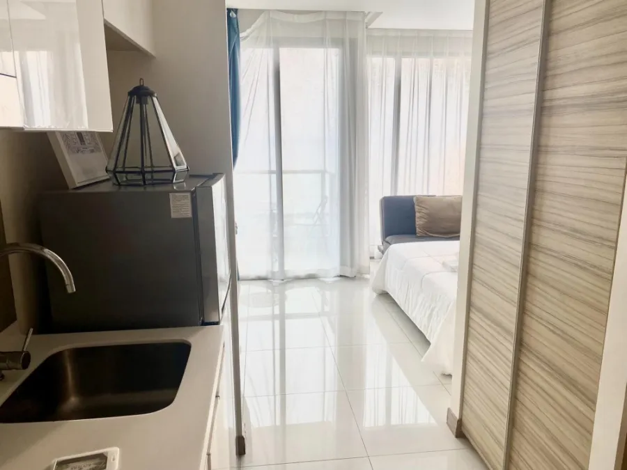 ให้เช่า The Riviara Jomtien Pattaya ชั้นสูง วิวทะเลสวยๆ ห้อง STUDIO ตกแต่งครบครัน ไม่จองพลาดมาก