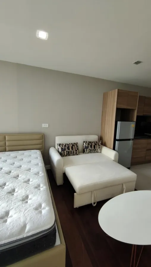 For rent: The Metropolis, 25th floor, fully furnished room, move in ready, reserve now, hurry!