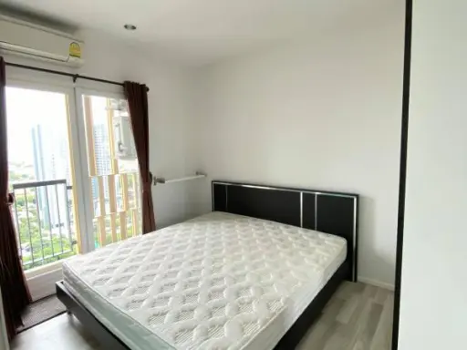 For rent The Key Sathorn Ratchapruek, high floor, beautiful view, cool breeze, overlooking the swimming pool, fully furnished, ready to move in. Book now.