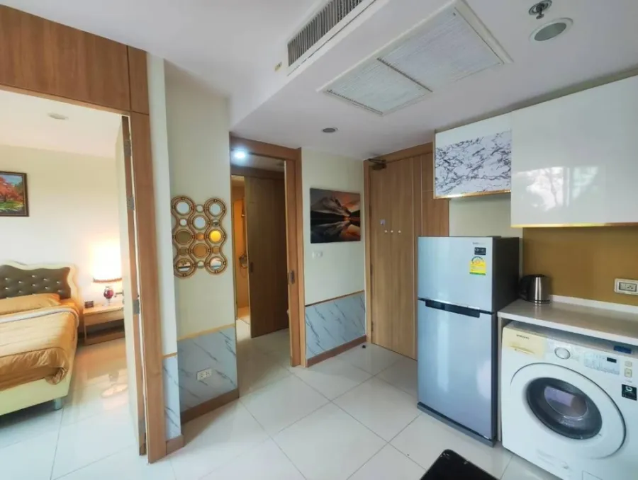 For sale or rent: The Riviera Wong Amat Beach, 4th floor, swimming pool view, fully furnished, ready to move in, reserve now, urgently.