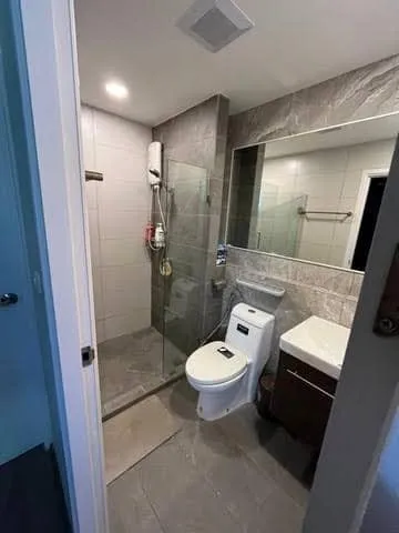 For rent or sale, Beat Bangwa Interchange, top floor, garden view, complete electrical appliances. Don't just look at it, hurry up and reserve it.