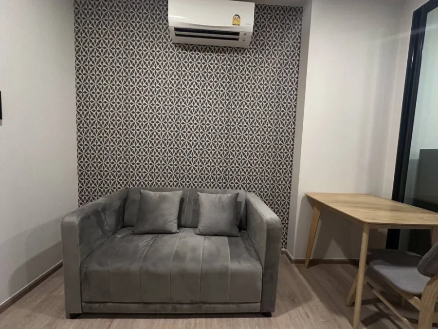 For rent: Chivathai Kaset Nawamin, decorated with beautiful wallpaper, stylish, complete with electrical appliances, move in now, don't hesitate.