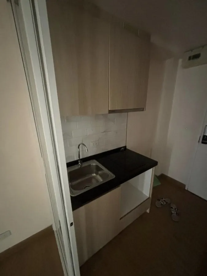 For sale: The Light New York, empty room, clean, airy, complete with amenities. People who like to decorate rooms shouldn't miss it.