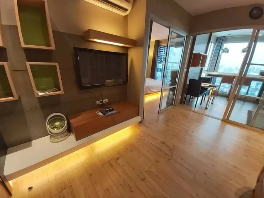 ขายคอนโด ริทึ่ม รัชดา ห้องแต่งสวย Renovate Built in ทั้งห้องแบ่ง layout เป็นสัดส่วนอย่างลงตัว วิวพาโนรามา จองเลย