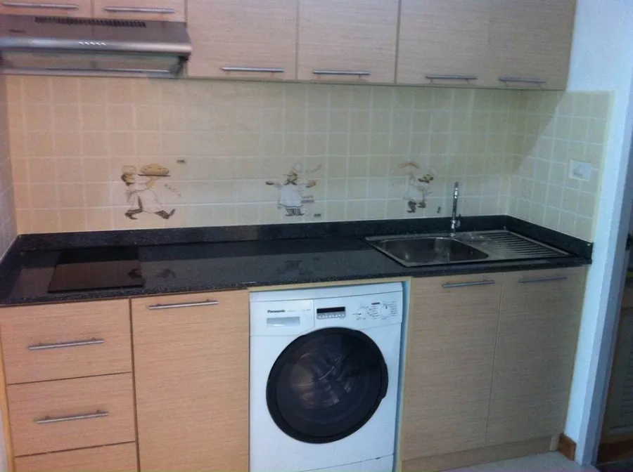 For sale, for rent, Sriracha condoview, 14th floor, mountain view, complete set of built-in furniture. Hurry and reserve now.