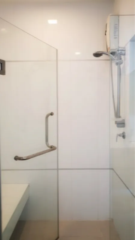** True Thonglor Condo ** Beautiful room, fully furnished, complete with full facilities. Hurry and rent urgently.