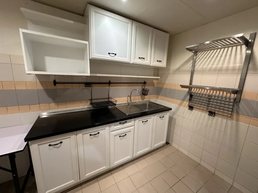 For rent S.V. City Rama 3, very spacious room, not cramped at all, complete with furniture and electrical appliances, ready to move in immediately.