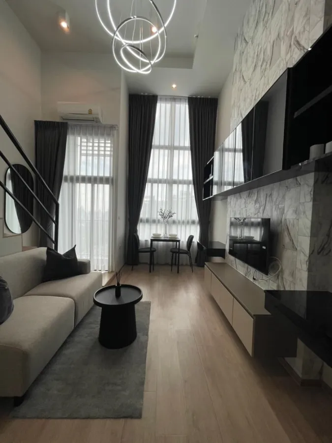 Condo for rent Ideo Rama 9 - Asoke, duplex room Decorated with built-ins, loft style, just come and stay.
