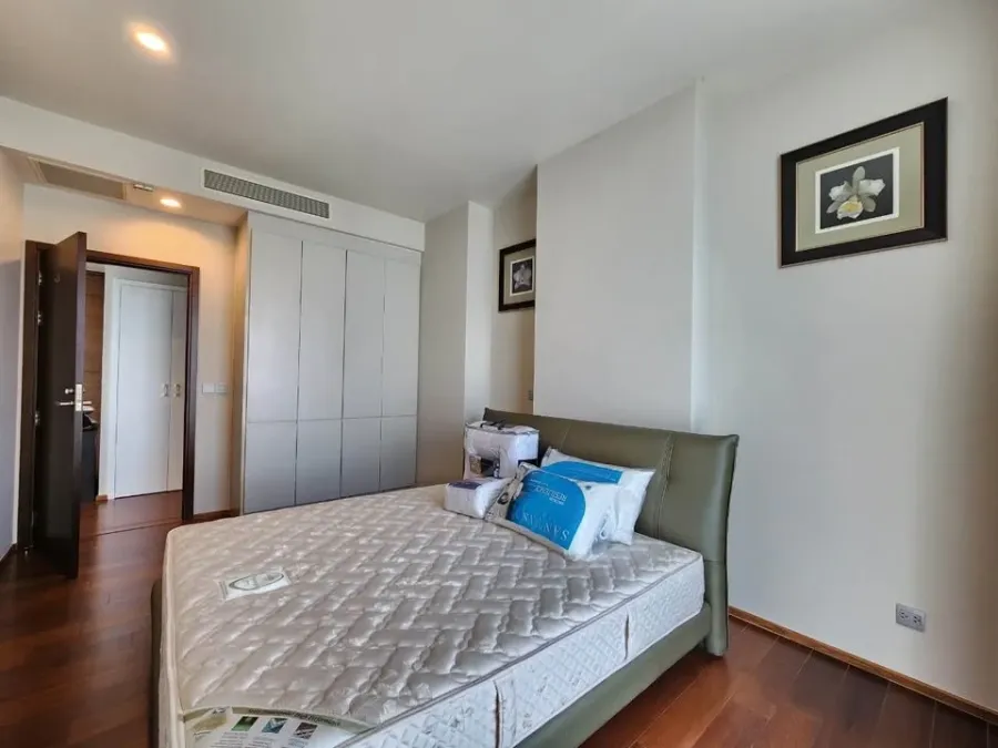 For rent: Quattro by Sansiri, spacious room, comfortable, corner position, 180 degree view, 2 balconies, hurry and book now!