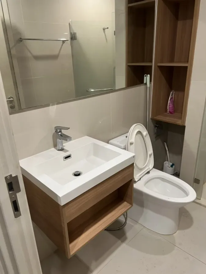 Selling Nue Noble Centre Bangna. Well-designed space with complete functionality, fully furnished and equipped with appliances.