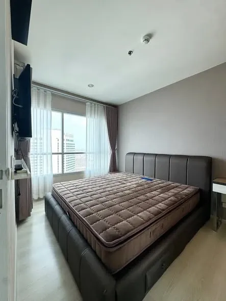 Life Ratchadapisek condo for sale rent. Spacious and comfortable, high floor, fully furnished. Book now!