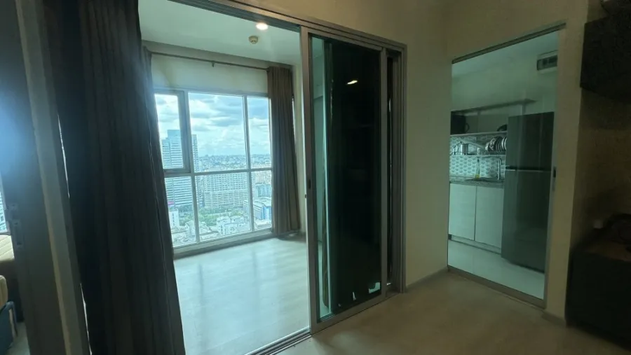 ให้เช่า!! คอนโด ไลฟ์ รัชดาภิเษก Corner Room ชั้น 29 ตึก B ห้องรีโนเวทใหม่ทั้งหมด ห้ามพลาด!!