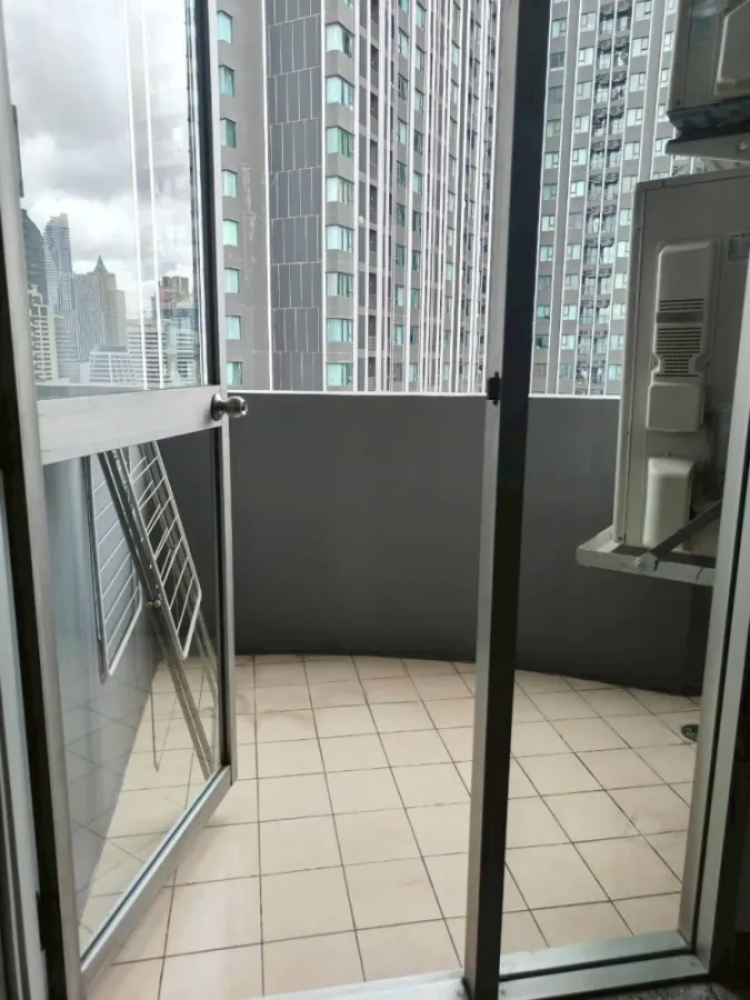 Condo for rent at Wittayu Complex, 2 bedrooms, 2 bathrooms, 14th floor, high floor with great views, fully furnished and equipped with appliances. Boo