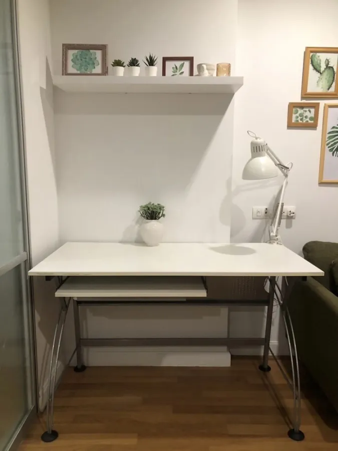 For sale, Lumpini Place Ratchayothin, corner room, 19th floor, unblocked view, north, fully furnished, if interested, must book now, don't miss it.