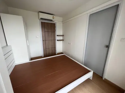 For rent: B.Loft Sukhumvit 109, 4th floor, corner room, complete with furniture and electrical appliances. Book now, urgent.