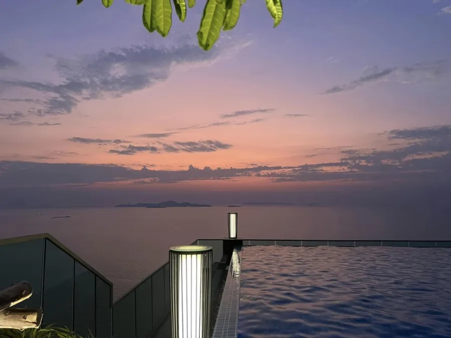 Condo for rent, Wongamat Tower, North Pattaya, Duplex room, high ceiling, open, plus sea view, looking at it is pleasing to the eye. Book now.