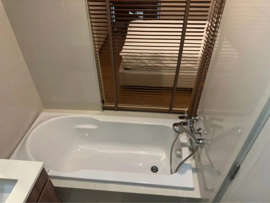 For rent, Via 31, a room decorated in a simple, elegant way, a Buit-In kitchen set, very beautiful, a clean room, comfortable to the eye. If intereste