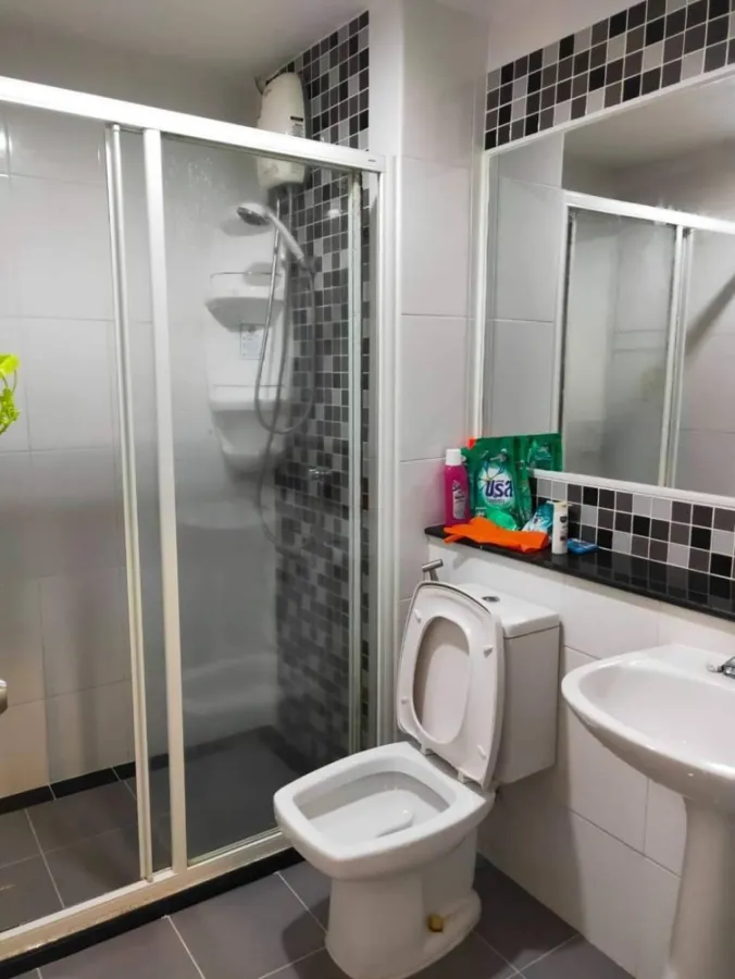 For rent, Regent Home 15 Chaengwattana, 11th floor, fully furnished, has a good washing machine. You need to hurry up and reserve it.