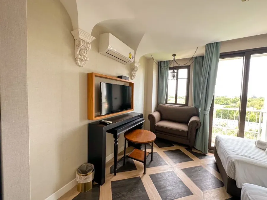 For sale: Espana Condo Resort Pattaya, 5th floor, pool view, fully furnished, reserve now, don't miss out!