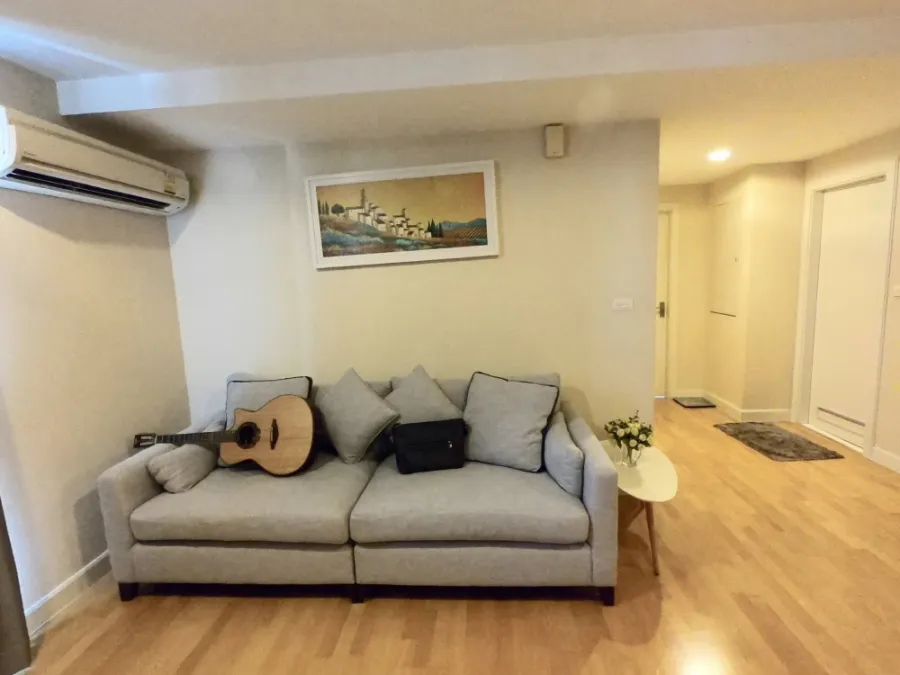 Selling The Fine Ari 4 - Phahonyothin. This is the only adjacent unit, making it very quiet and peaceful. It's a slow-life condo perfect for those who