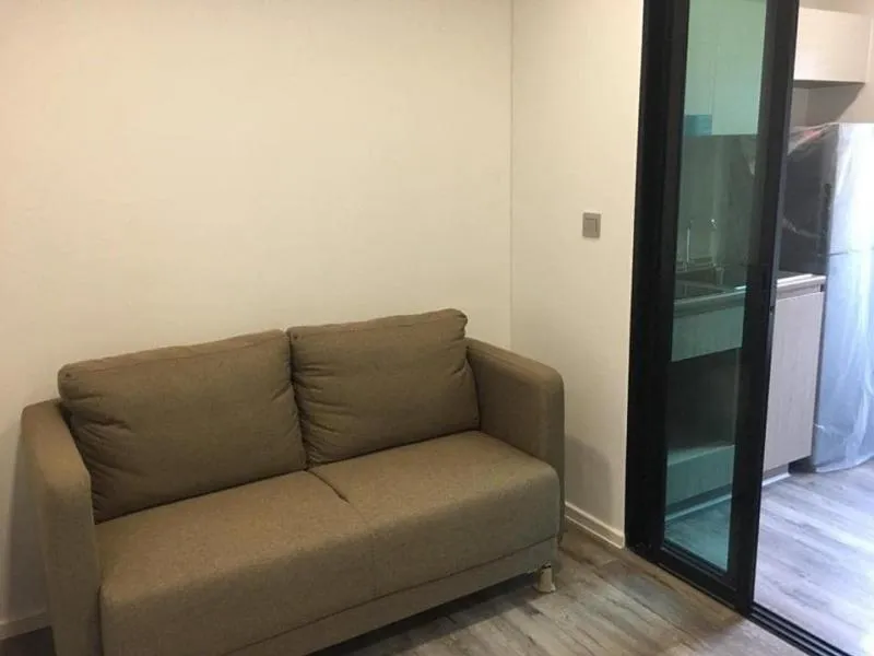 ให้เช่า Brown Condo HuaiKwang บอกเลยห้องนี้โดน เฟอร์ครบ เตียงสวยน่านอนเวอร์