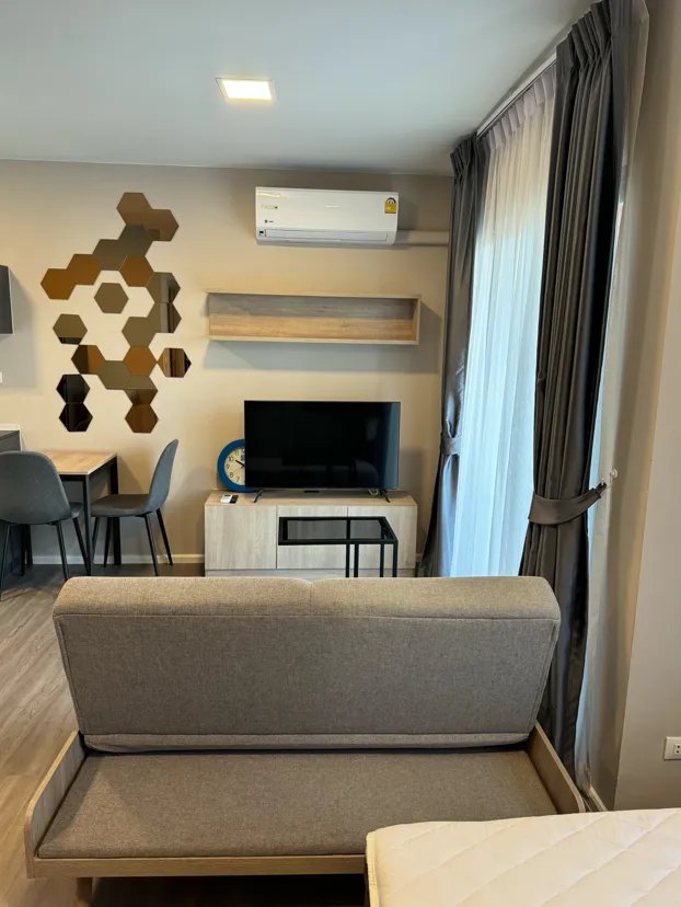 For rent: Dcondo hideaway Phase 4, Studio room, 3rd floor, not very high, with a great price, hurry and reserve now.