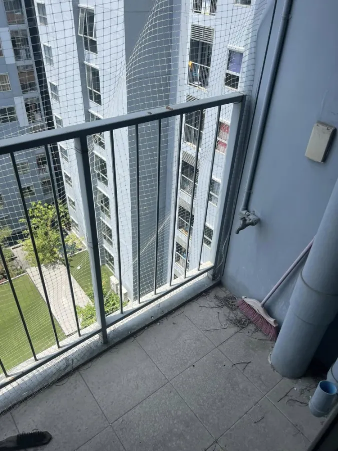 Rent ISSI Condo Suksawat, STUDIO room, comfortable bed Have a view of the pool, low price, do not miss it.