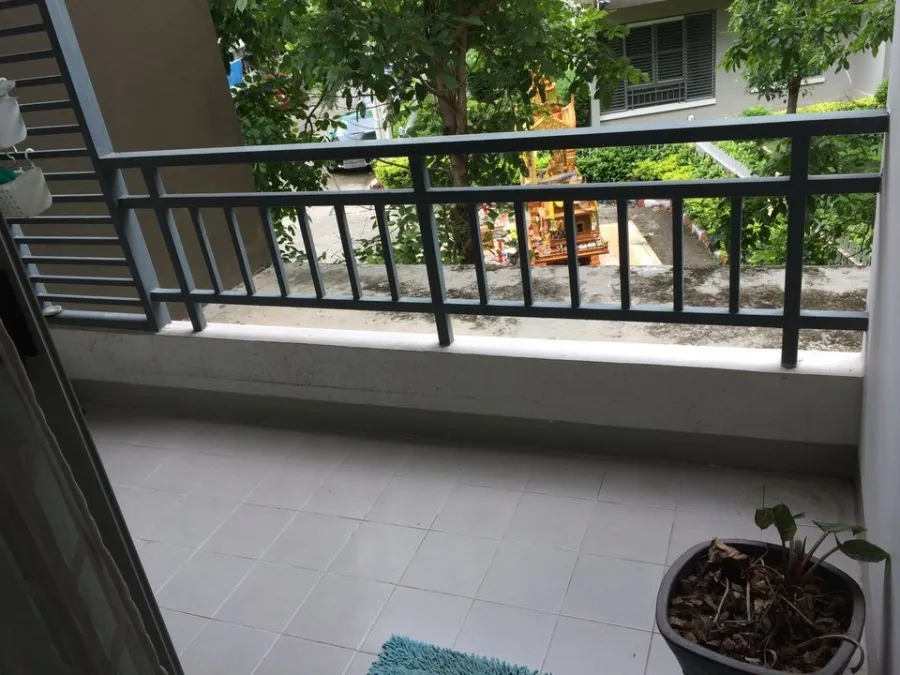 For sale: The kith condo Chaengwattana, 2nd floor, corner room, room with good wallpaper. Don't miss it, hurry to be the owner!1
