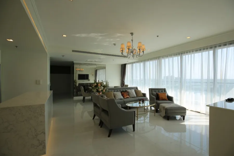 Star View Condo for sale, very spacious room, high floor, well decorated, awesome furniture, hurry and reserve it quickly.