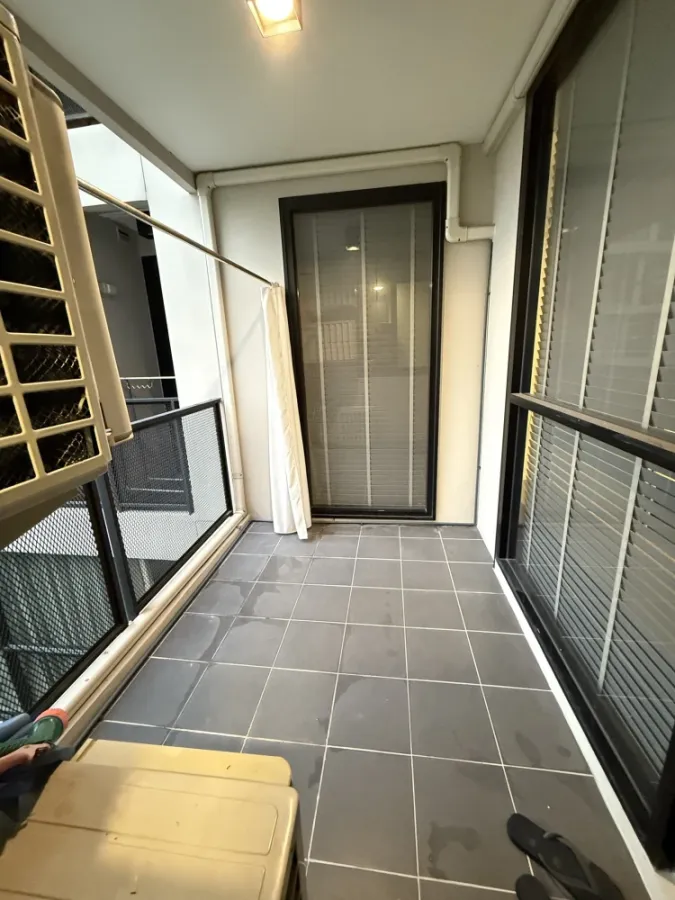 Urgent sale! Flexi Condo Sathorn-Charoen Nakhon. Large, comfortable room with plenty of usable space. Come and reserve yours today!