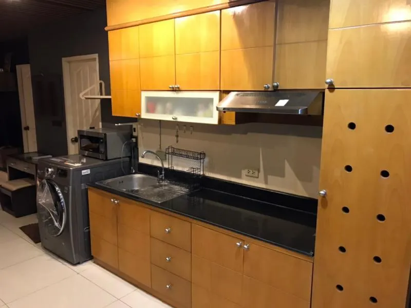 For rent, 1 bedroom, 58 sqm, 3rd floor, 27th building, Supalai Park, Phaholyothin 21, balcony view, nothing to block it, very cool.