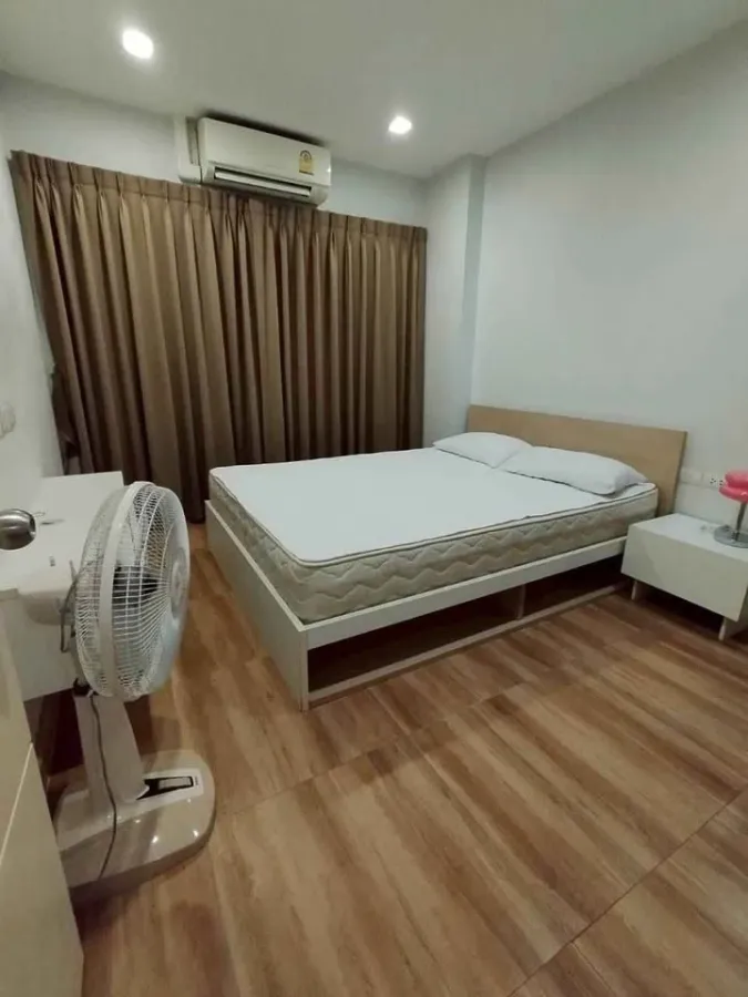 For rent: Addera Chaengwattana. Peaceful and private atmosphere. 2.5m high ceilings. Fully furnished. Don't miss out!
