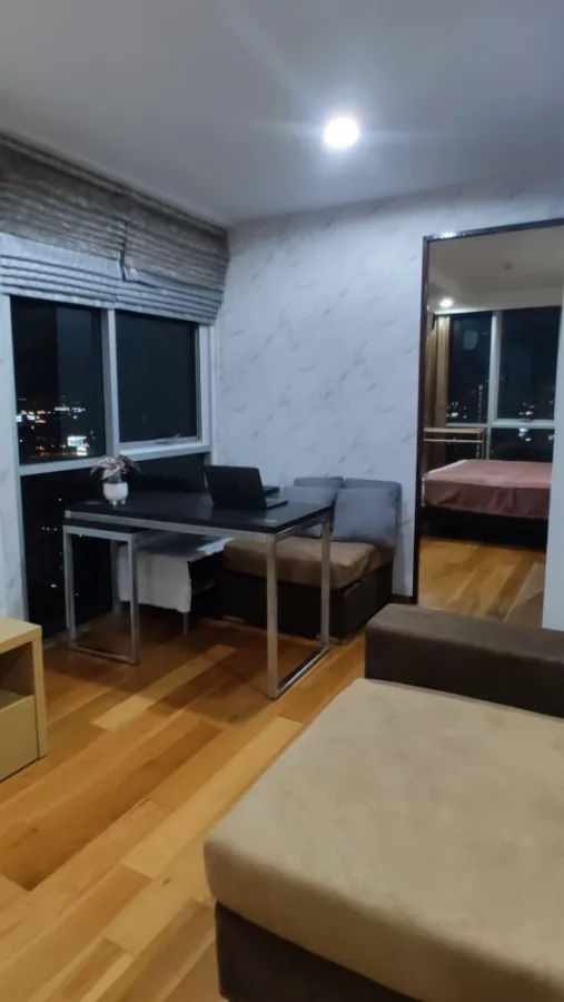 For rent, The Line Phaholyothin Park, high floor, beautiful view, with wallpaper in the whole room. If interested, reserve quickly.