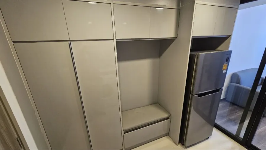 For sale or rent: Knightsbridge Space Ratchayothin. Fully furnished with appliances, ready to move in immediately.