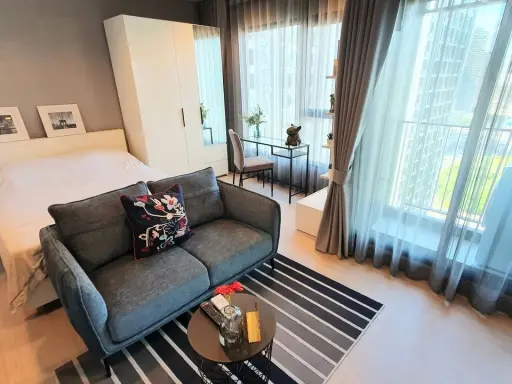 For rent: Life asoke rama 9, Studio room with separate glass partition. The kitchen is well separated. Book now.