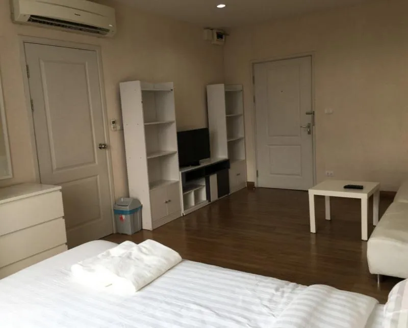 The room is ready to move in. Fully equipped. Very beautiful view. Eat wind and see the view. So happy. Condo for rent at The Tree Bang Pho Station.