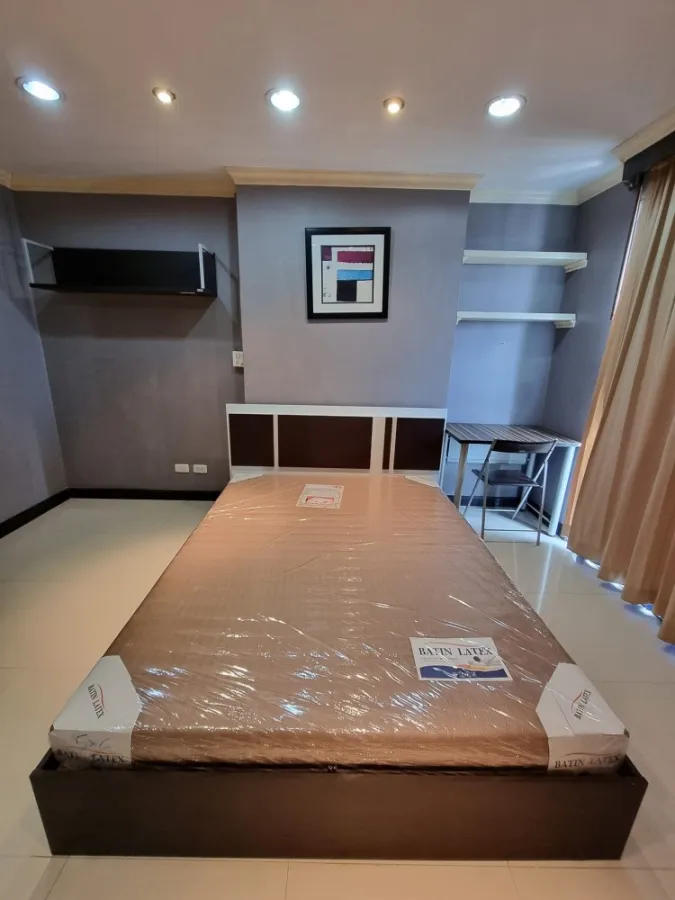 มาจร้า ห้องราคาเบาๆ เฟอร์นิเจอร์ครบครัน แถมได้วิวเมืองสวยสุดๆ จองเลยที่ คอนโด รัชดา ออร์คิด ให้เช่า